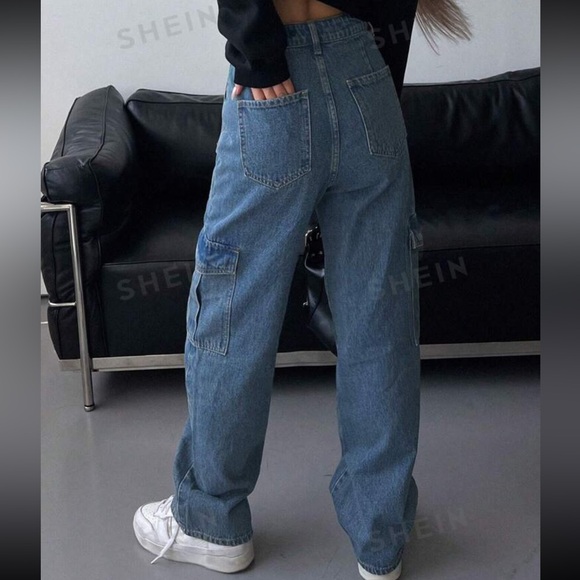 High waisted, cargo jeans - super comfy and perfect for summer! - Picture 4 of 10